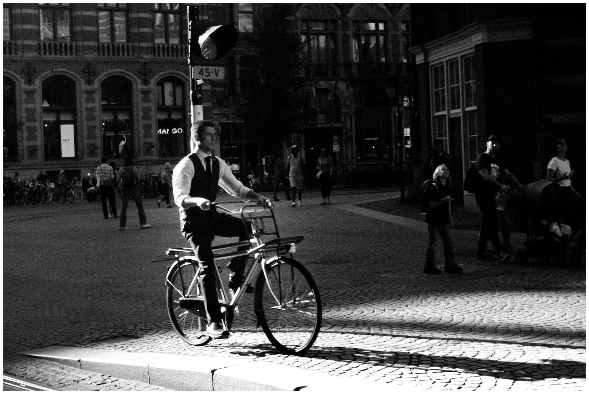 Sometimes, the rhythm is against the flow. Amsterdam. 2025